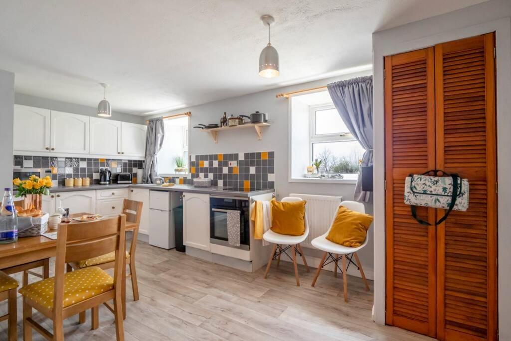 Meadowhead Cottage, Traditional Scottish * Waterside